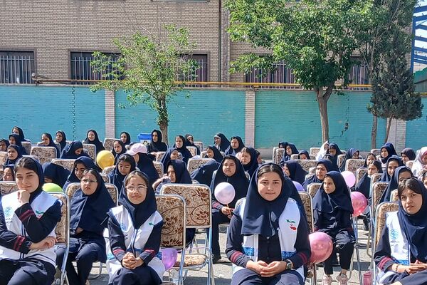 نواختن زنگ سلامت در دبستان حجاب باقرشهر 