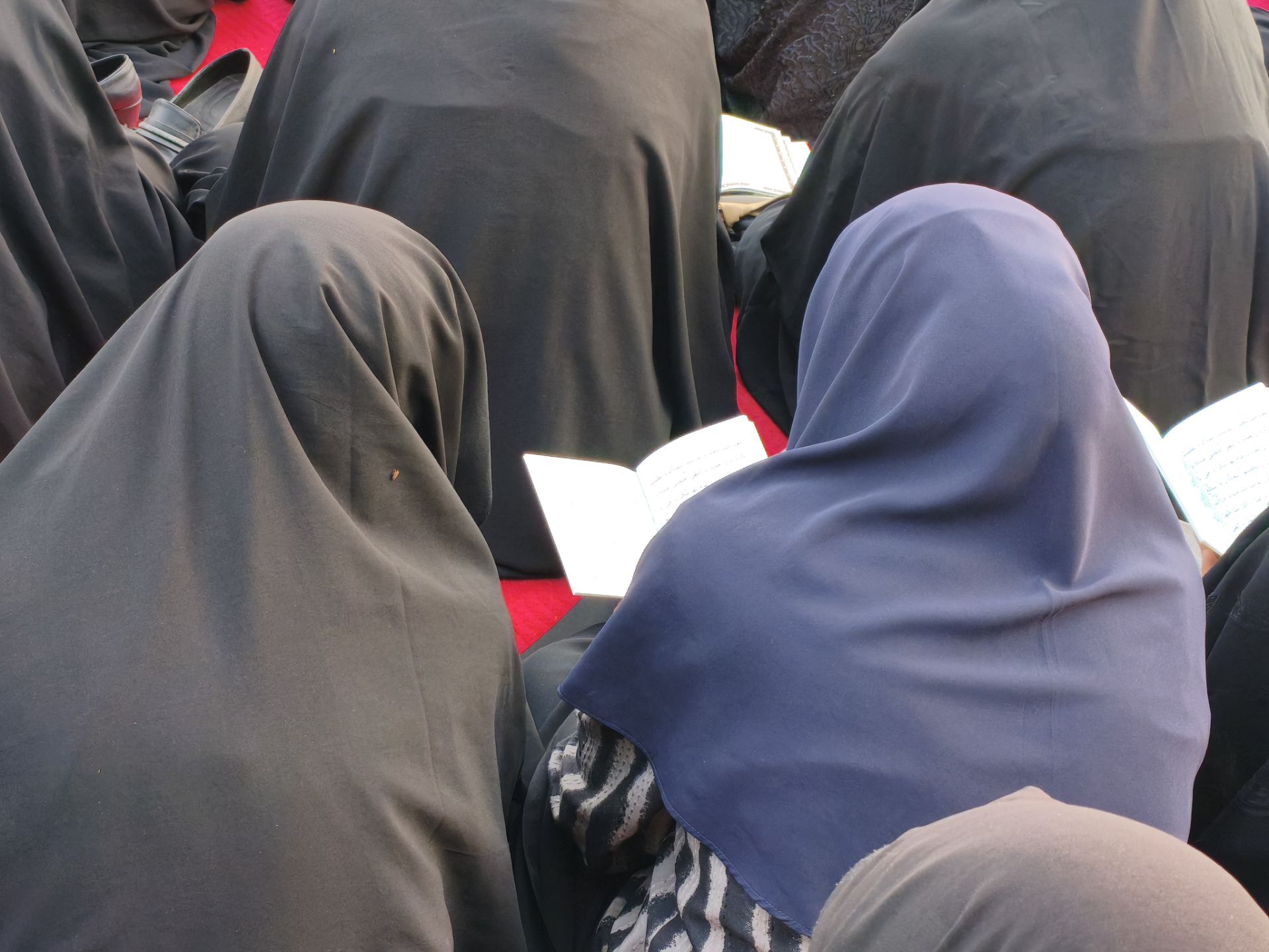 طنین «عرفه» در میعادگاه شهدای گمنام سرخس