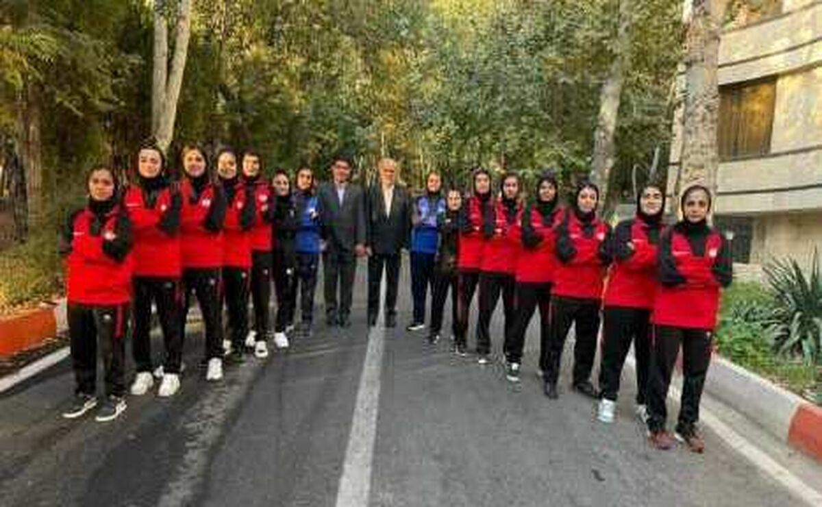 دیدار معاون حقوقی و امور مجلس با تیم فوتسال دختران دانش‌آموز