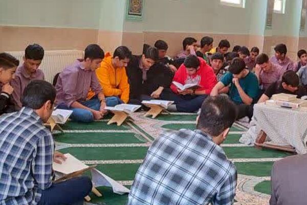 محفل انس با قرآن در مدارس رودهن به یاد سیدحسن نصرالله 