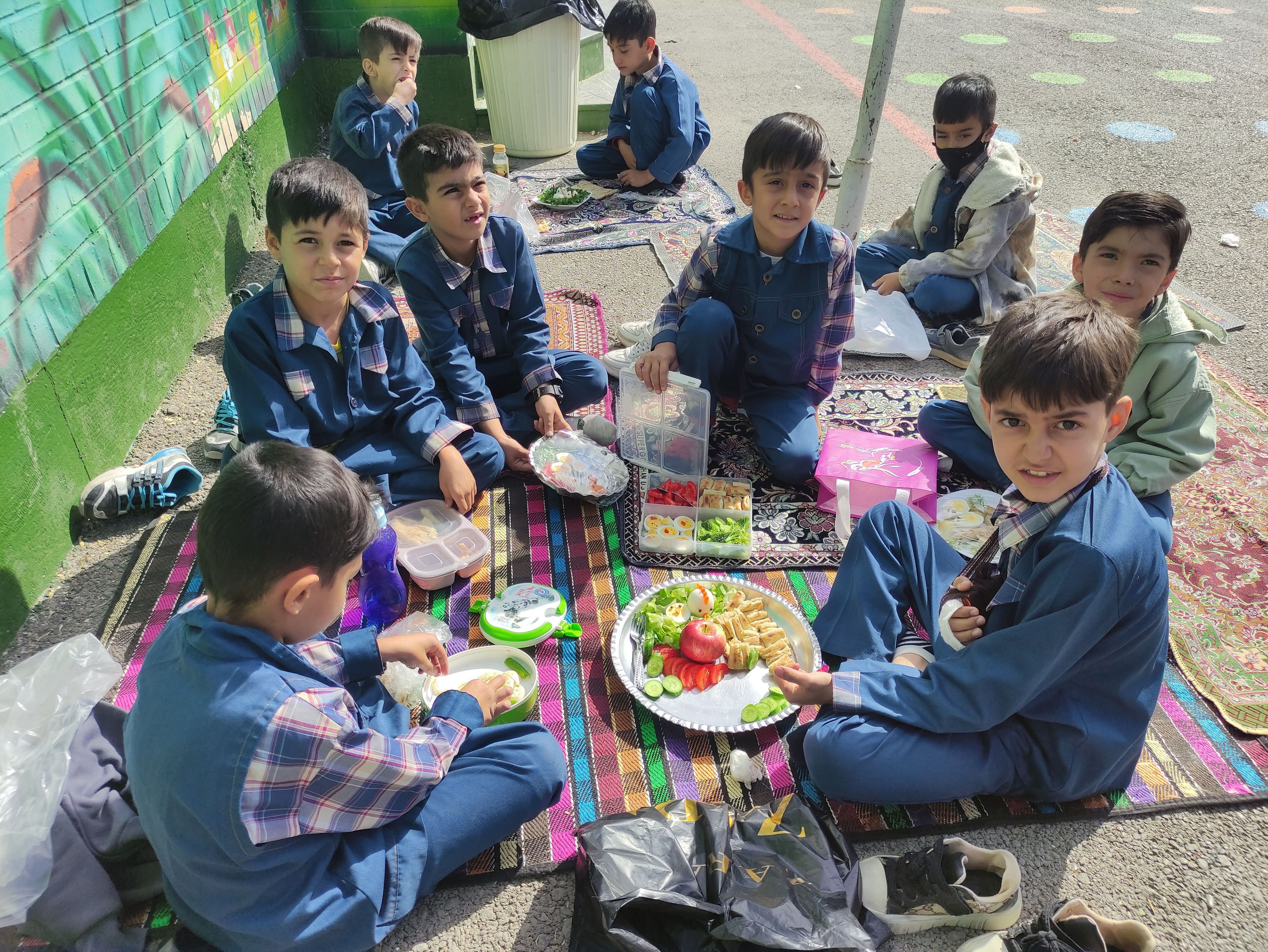 صبحانه سلامت در دبستان هیأت امنایی قرآنی مبین شهرستان شیروان