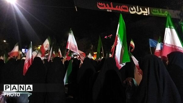نیشابوری ها از پیر تا کودک در اجتماعات خیابانی