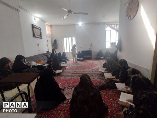 محفل انس با قرآن کریم‌‌ در روستای مهدی آباد خلیل آباد