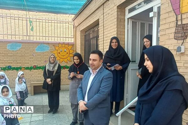 بازدید مدیر اداره تعلیم و تربیت شهرستانهای استان تهران از کودکستان فدک ناحیه دو شهرری 