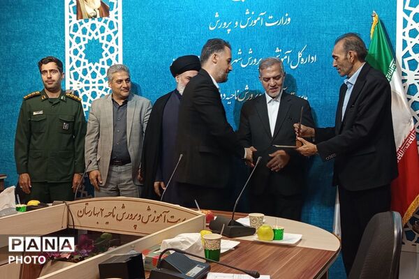  تقدیر از منتخبین منطقه‌ای و استانی