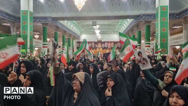همایش دختران ایران در حرم بانوی کرامت