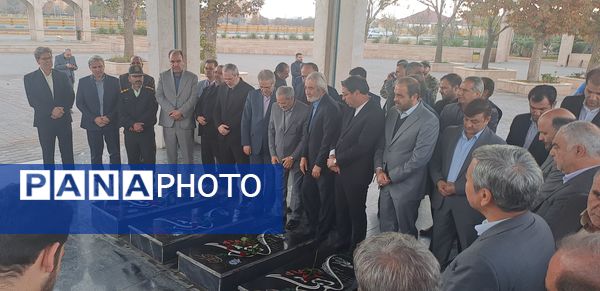 مراسم استقبال از وزیر آموزش و پرورش در گلزار شهدای نیشابور 