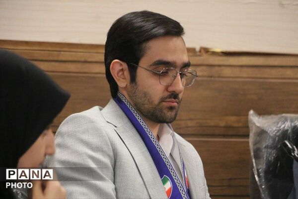 مراسم تقدیر از پیشگامان با حضور جمعی از مسئولان 