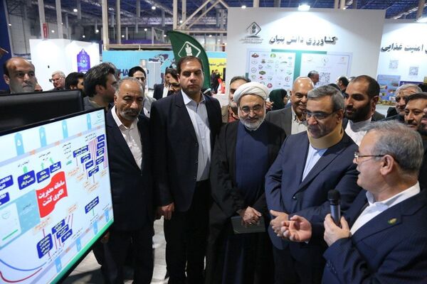 بازدید استاندار خراسان رضوی از دستاوردهای پژوهش و نوآوری در نمایشگاه مشهد