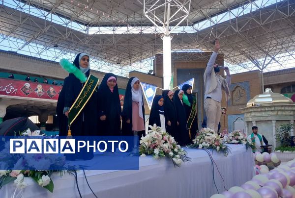 آیین تکلیف دختران دانش‌آموز قم در حرم حضرت معصومه(س)