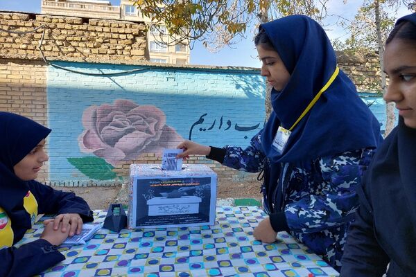 بیست و هفتمین دوره انتخابات شورای دانش‌آموزی در دبیرستان هوشنگی