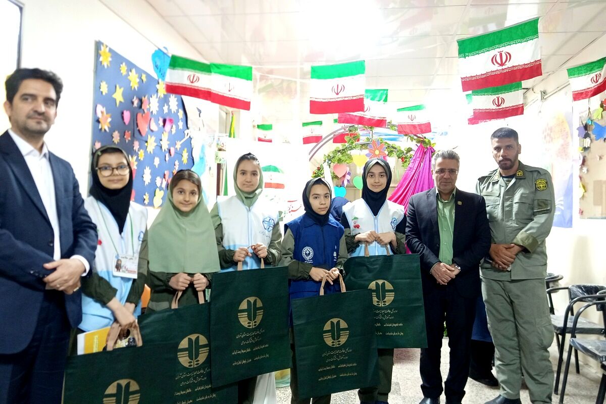 طرح محیط زیستی شهید مفقود الاثر ماکان نصیری در مدرسه رضوان ناحیه دو بهارستان