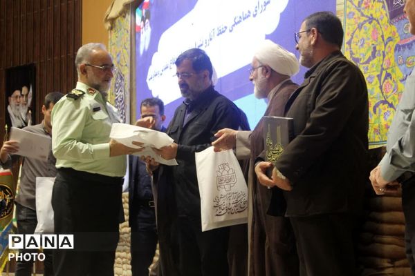 رونمایی از نخستین جلد دانشنامه دفاع مقدس استان قم