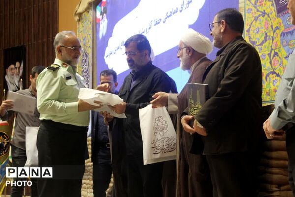رونمایی از نخستین جلد دانشنامه دفاع مقدس استان قم