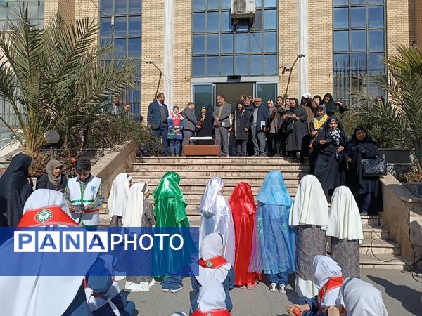 برافراشته شدن پرچم ایران در اداره آموزش و پرورش منطقه ۱۰