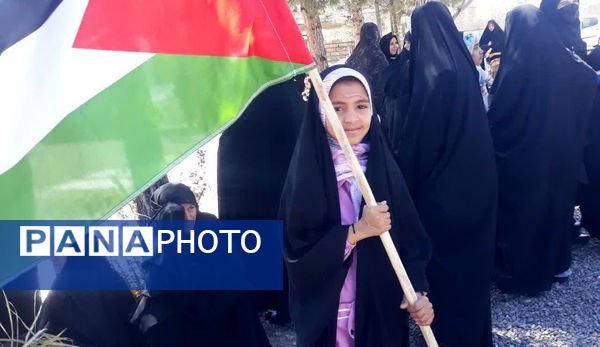 راهپیمایی مردم روستای صرم قم در روز قدس