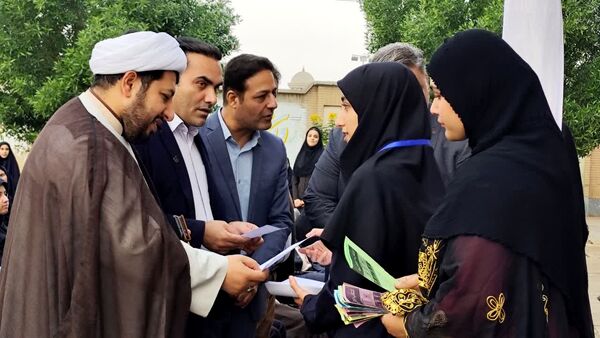نواختن زنگ هفته کتاب و کتابخوانی در کارون