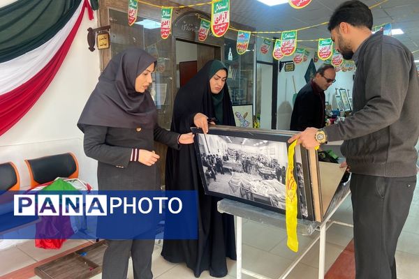 آماده‌سازی آثار هنرجویان در نمایشگاه دهه فجر رباط‌کریم