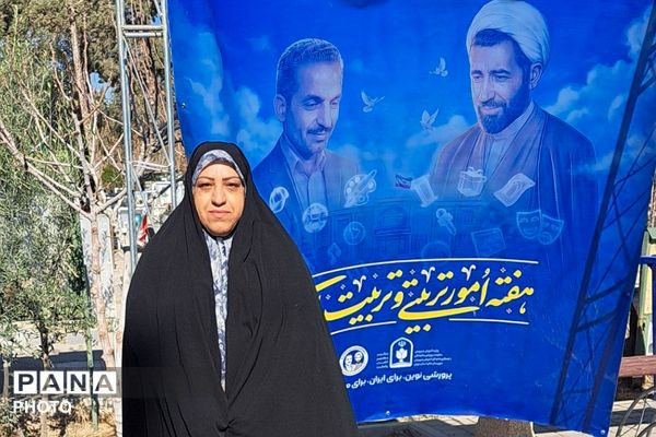 غبار روبی مزار شهیدان رجایی و باهنر با حضور وزیر آموزش و پرورش به مناسبت سالروز تاسیس امور تربیتی 