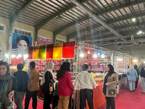 نمایشگاه غرفه‌های پاییزه در شهرستان دهلران 