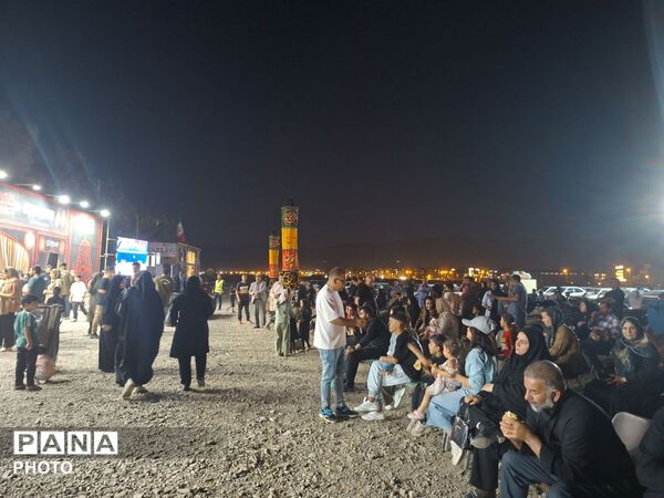 پذیرایی موکب حیدریون نیشابور از زائران مشهد مقدس 