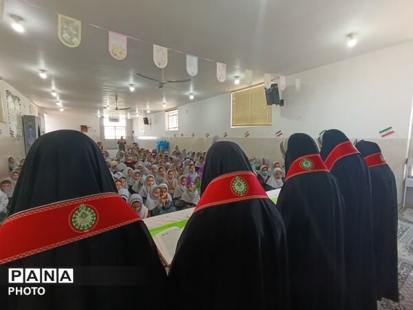 محفل نورانی قرآن در دبستان خدیجه کبری ابرکوه