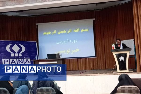 دوره مقدماتی آموزش خبرنگاری ویژه دختران در کانون اندیشه،