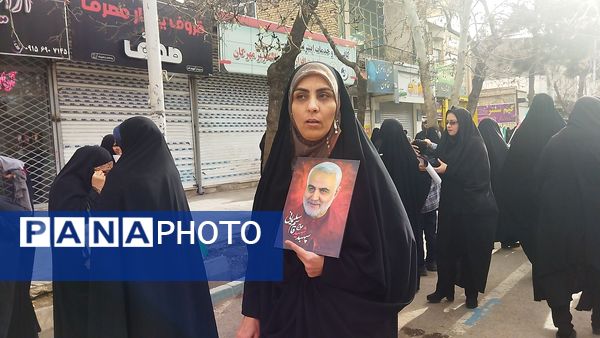 حضور افشار مختلف مردم نیشابور در راهپیمایی ۲۲ بهمن 