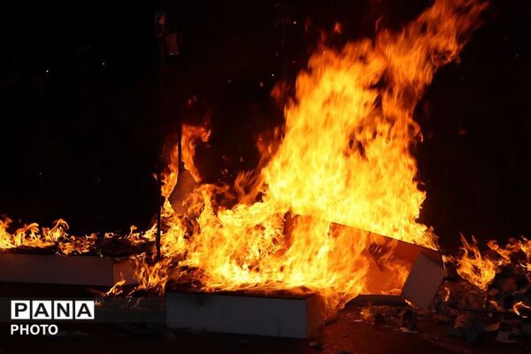 آتشِ غیرت در خاکِ قرچک؛ شعله‌هایِ رهایی، نمادهایِ اسارت را سوزاند