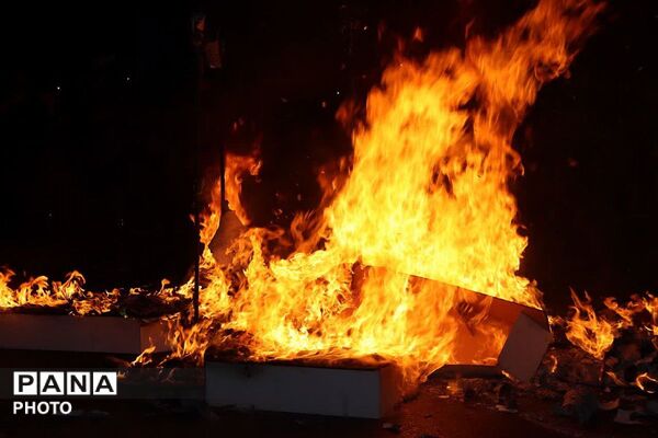 آتشِ غیرت در خاکِ قرچک؛ شعله‌هایِ رهایی، نمادهایِ اسارت را سوزاند