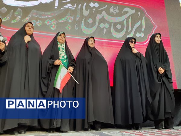 جلوه‌هایی از اجتماع مردم بجنورد در تجلیل از بانوی شجاع رسانه ملی