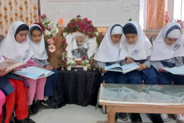 یادواره شهید حاج قاسم سلیمانی در مدرسه ۲۲بهمن دوره اول شهرستان آباده