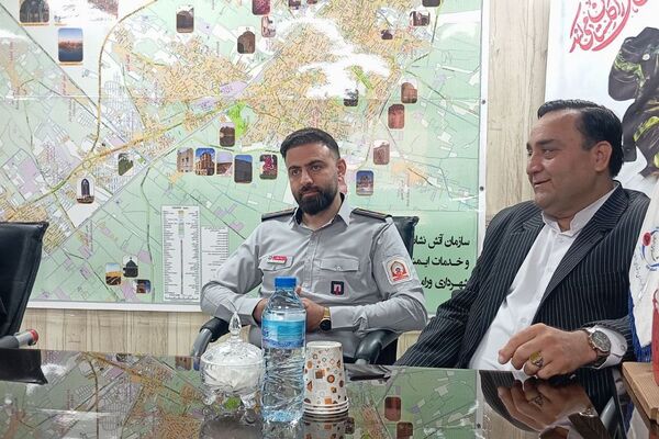 قدردانی دانش‌آموزان ورامینی از آتش‌نشانان در روز ملی آتش‌نشانی