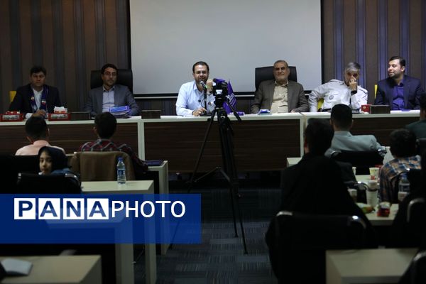 نشست صمیمی دانش‏‌آموز خبرنگاران و نمایندگان مجلس دانش‌آموزی آذربایجان شرقی با علی فلاحتکار