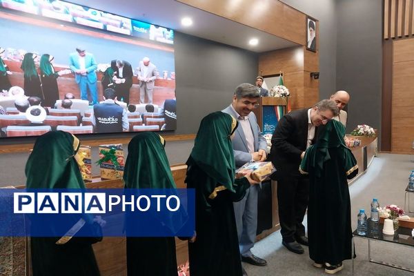 مراسم تقدیر از مشاورین و معاونین پرورشی مدارس ناحیه سه مشهد