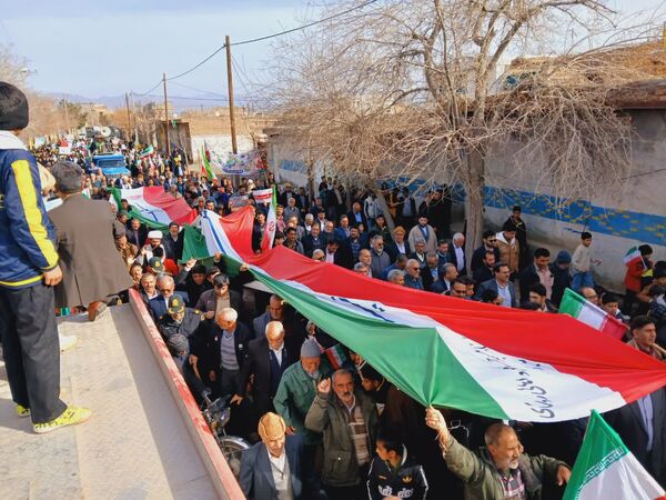 حضور باشکوه مردم کندر در راهپیمایی ۲۲ بهمن