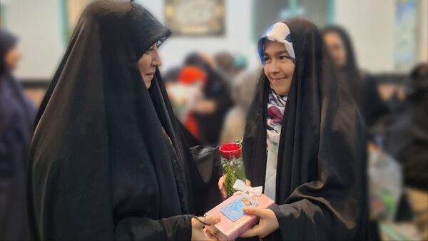 استقبال خانواده‌ها از دختران معتکف در مسجدالنبی کرج