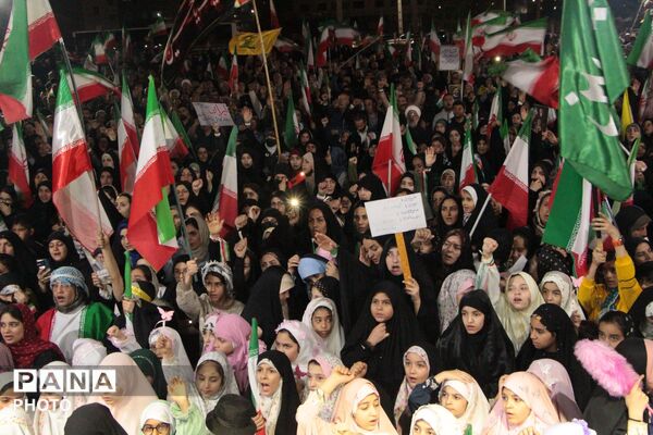  تقدیر از نخبگان آینده‌ساز اسلامشهر، در حاشیه تجمعات شبانه
