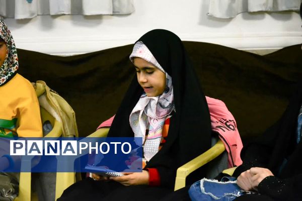 برگزاری انجمن ادبی شعر دخترانه در بجنورد 