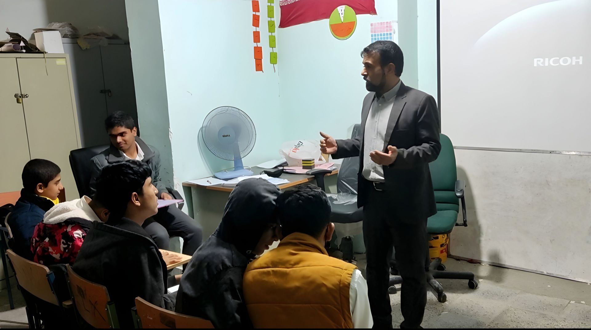 تربیت نسل جدید، نیازمند معلمانی دلسوز برای ایجاد ارتباطی موثر و دوستانه با دانش‌آموزان است