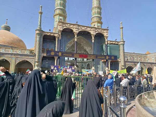 جلوه هایی از حضور مردم قم در راهپیمایی یوم الله 13 آبان