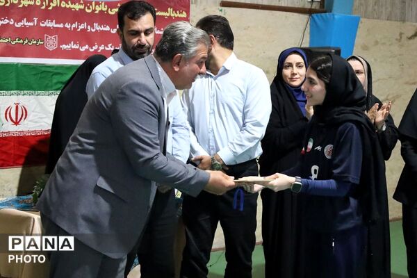 جلیل از ملی‌پوش هندبال قرچک پس از بازگشت از مسابقات قهرمانی آسیا