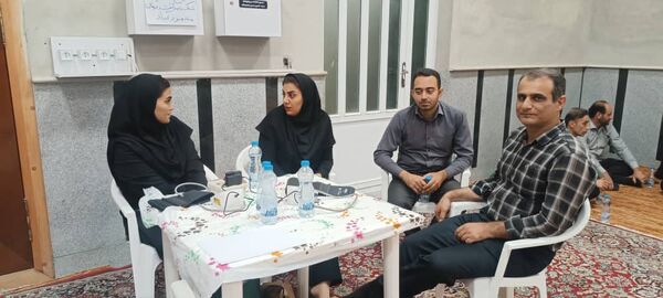 برپایی میز خدمت ادارات در مصلای نماز جمعه شهرستان محمودآباد