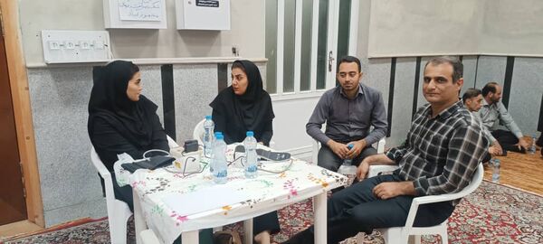برپایی میز خدمت ادارات در مصلای نماز جمعه شهرستان محمودآباد