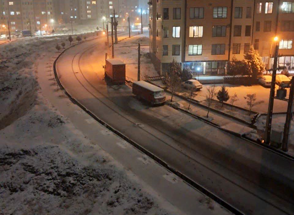 بارش برف و یخبندان در شهرستان بروجرد؛ هشدار برای رعایت نکات ایمنی و احتیاط در تردد