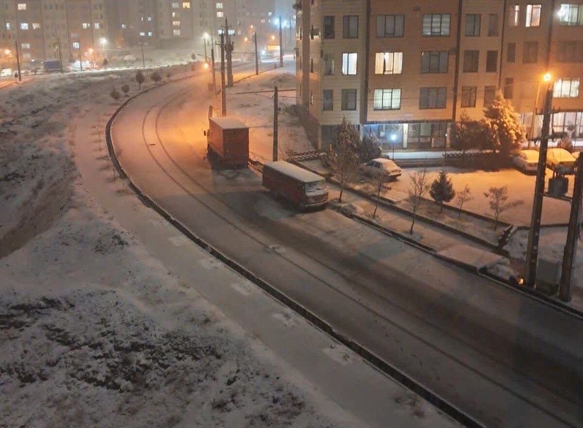 بارش برف و یخبندان در شهرستان بروجرد؛ هشدار برای رعایت نکات ایمنی و احتیاط در تردد