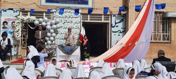 همزمان با سی و یکم شهریور ماه  زنگ شکوفه ها در مدارس باخرز به صدا درآمد