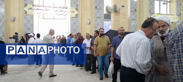 حضور پرشور مردم کرج در پای صندوق‌های رای