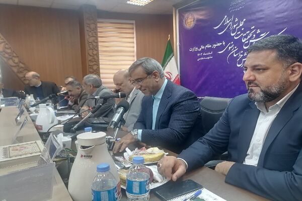نشست مشترک اعضای کمیسیون آموزش و تحقیقات مجلس، مدیران آموزش و پررش استان خراسان رضوی و وزیر آموزش وپرورش در مشهد