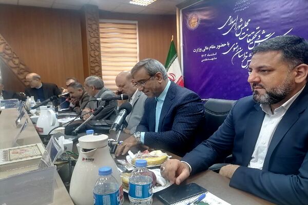 نشست مشترک اعضای کمیسیون آموزش و تحقیقات مجلس، مدیران آموزش و پررش استان خراسان رضوی و وزیر آموزش وپرورش در مشهد